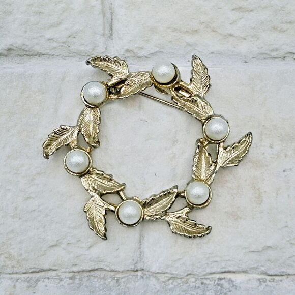 DFA Ivory Pearl Brooch Vintage Imitation Dubarry Fifth Avenue Open Circle Pin - Picture 1 of 9